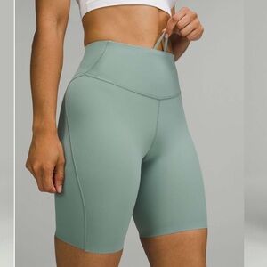 Base Pace High-Rise Short 8"